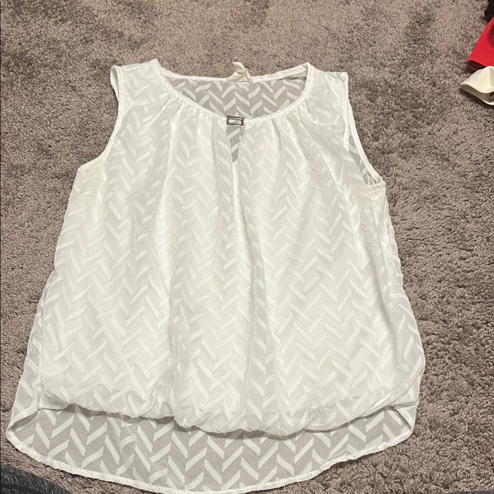 Chic White Sleeveless Blouse